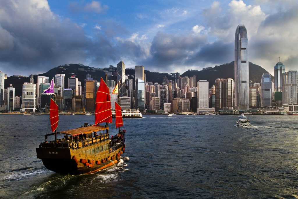 Victoria Harbour, Hong Kong, Hong Kong vs Singapore