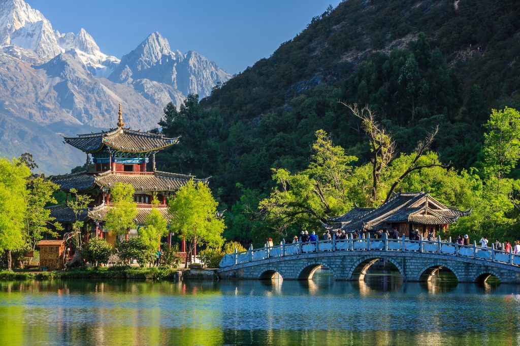 Deyue Pavilion, Black Dragon Pool Park, Lijiang, Yunnan Province, China без смс