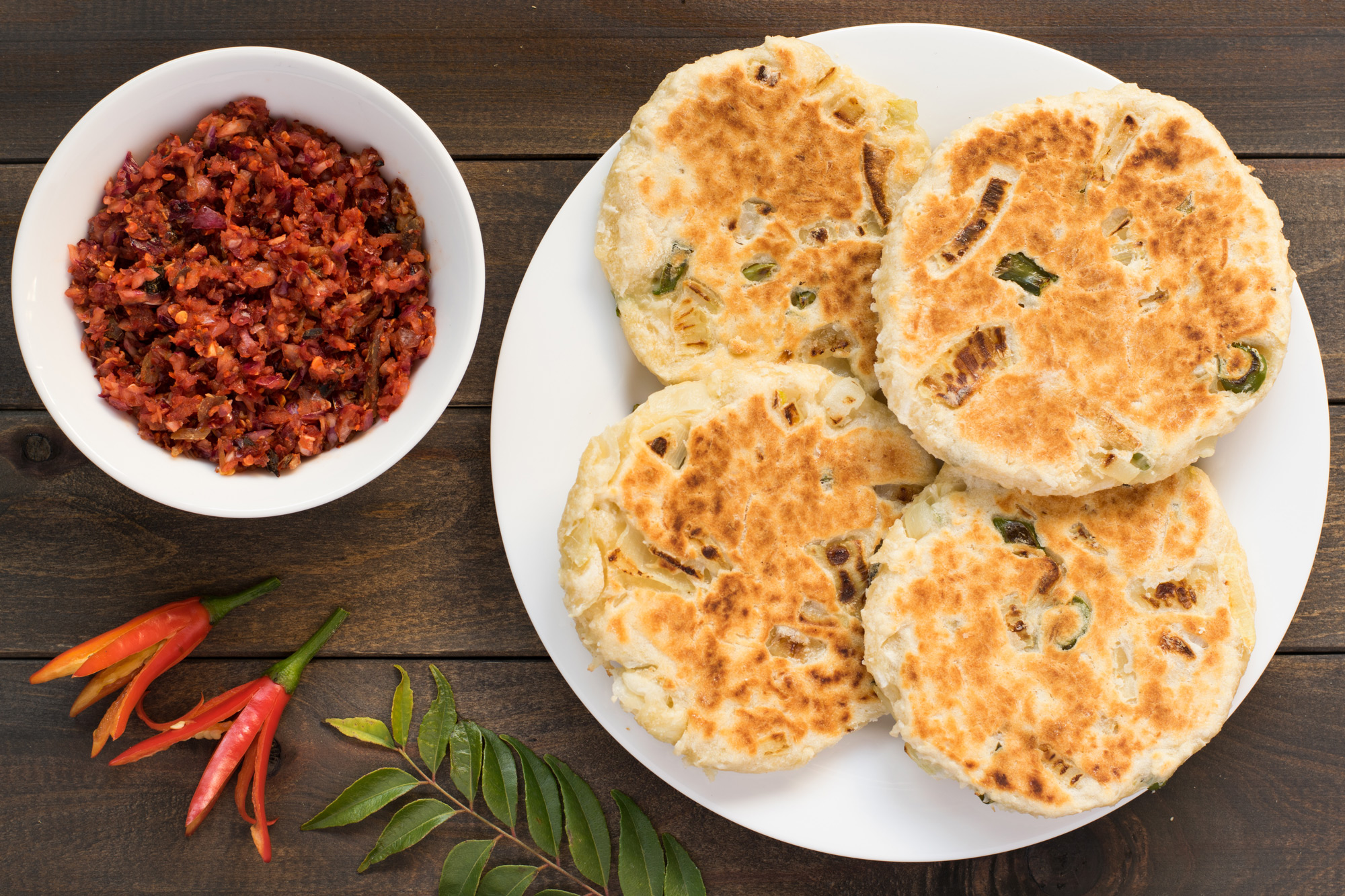 Sri Lankan pol roti with lunu mirirs, discover sri lanka