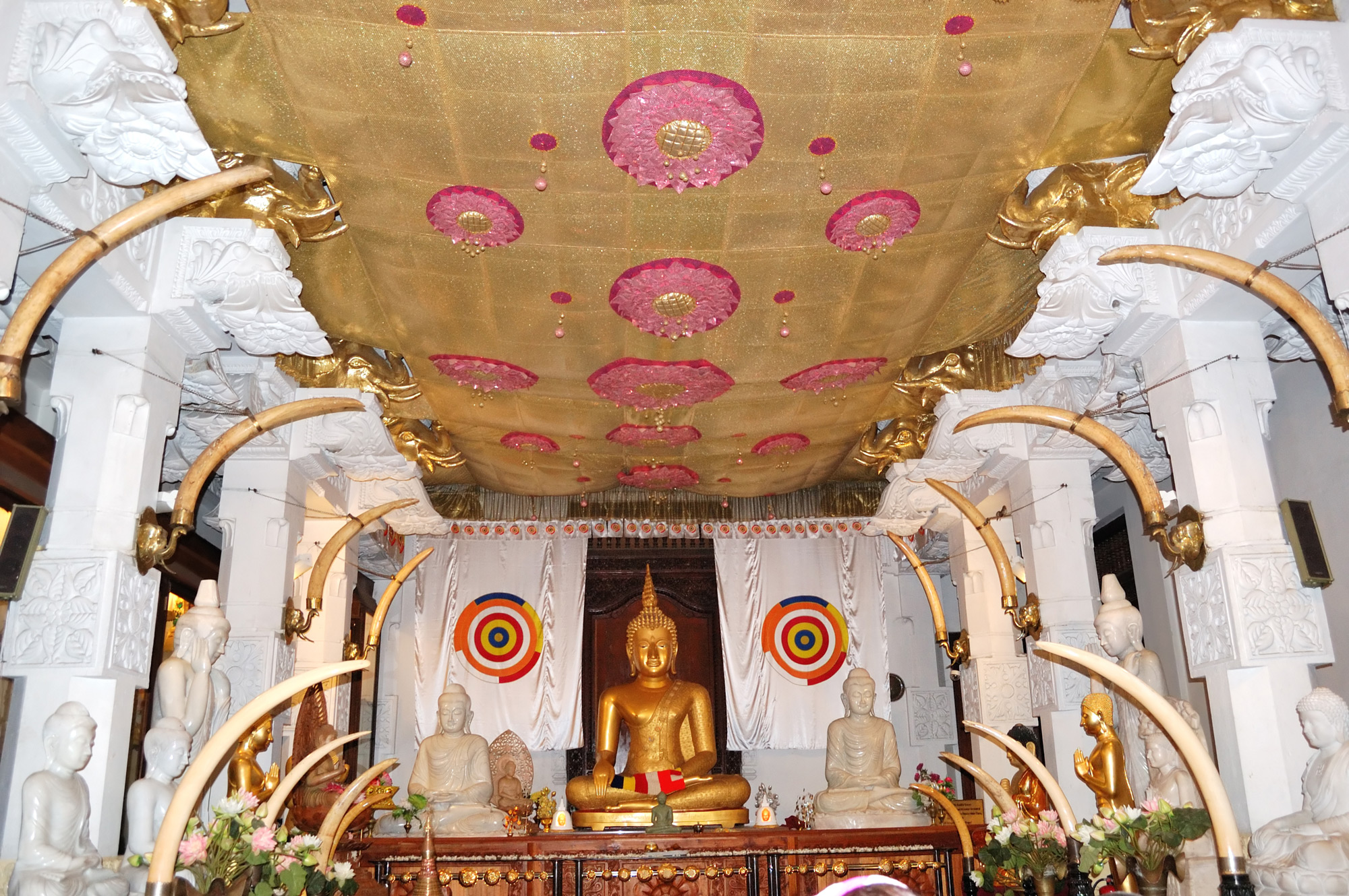 Inside Temple of the Lord Buddha's Tooth Relic, discover sri lanka