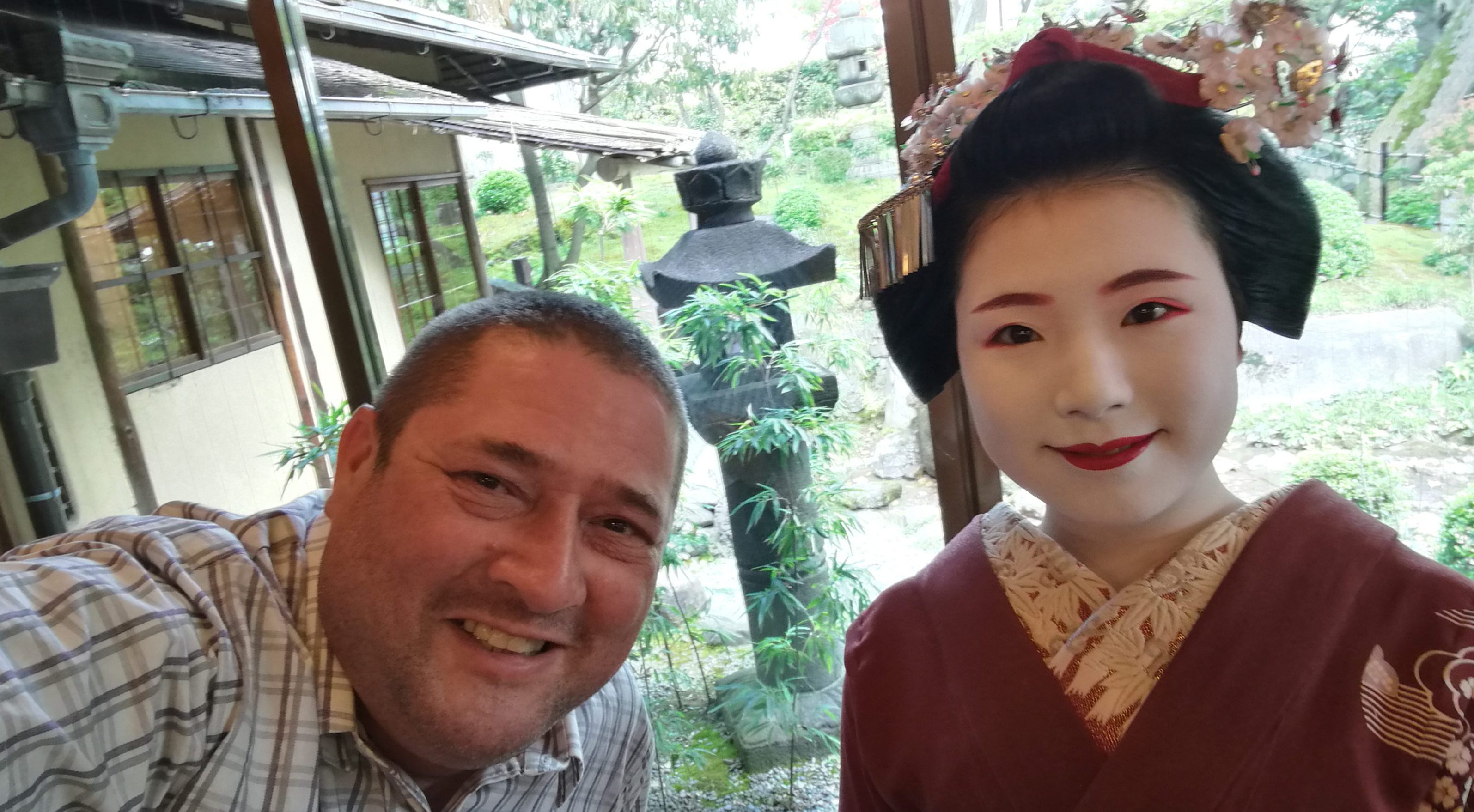 Lachlan meeting a Maiko in Kyoto, traditional japan
