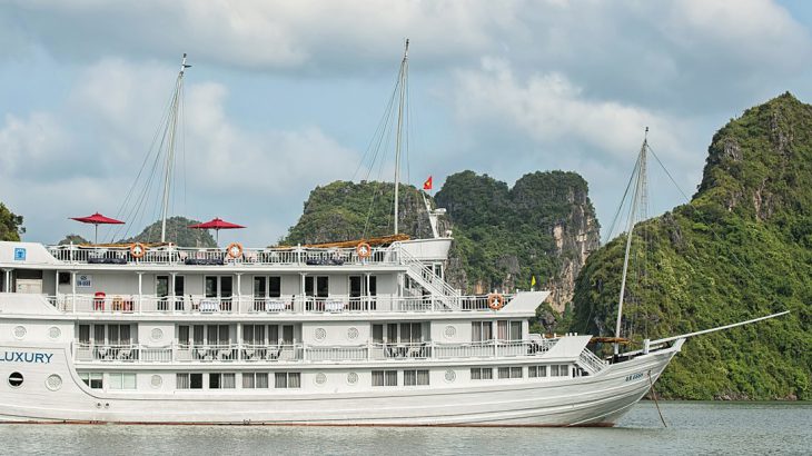 Cruising Halong Bay, boutique cruising