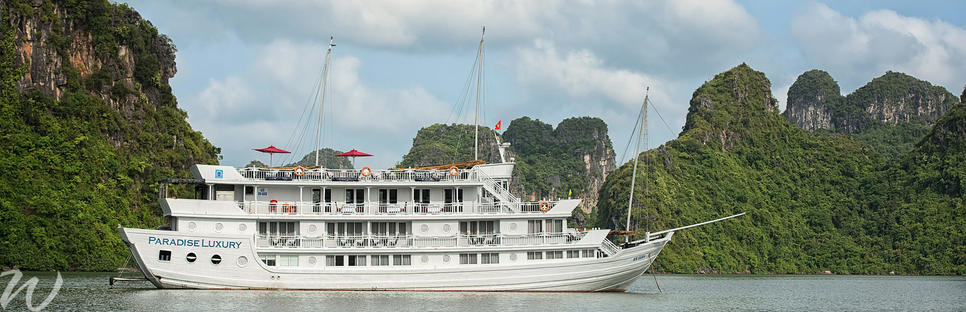 Cruising Halong Bay, boutique cruising