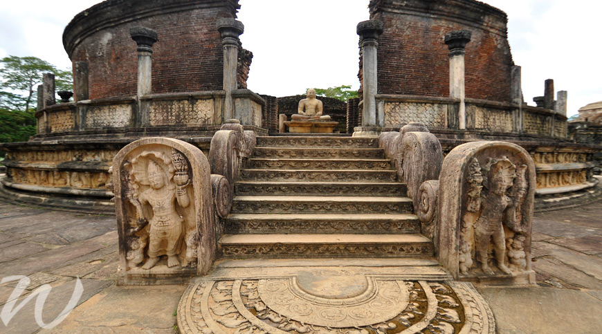 Ancient ruins of Polonnaruwa, tour Sri Lanka