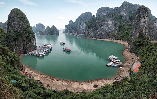 Days 13-14: Cruise Halong Bay