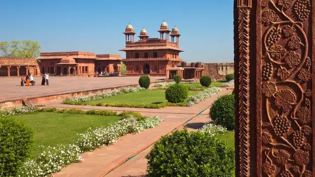 Day 11: Travel to Agra