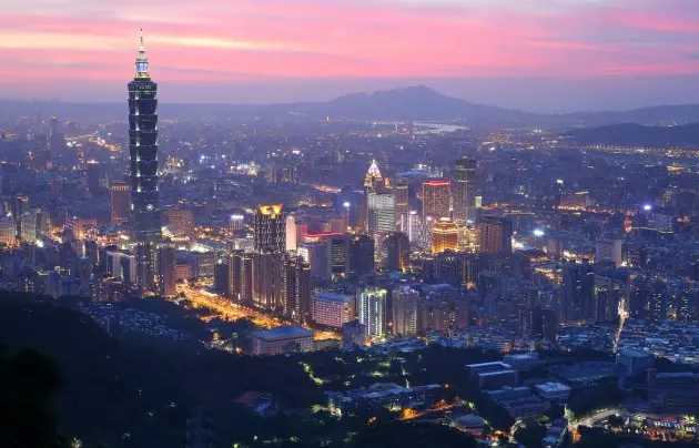 DAYS 14-15: Fly Taipei To Australia