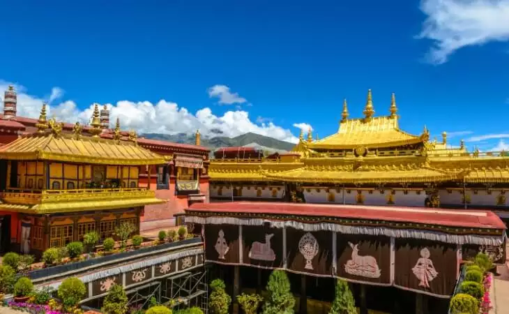 Wander the Barkhor Circuit