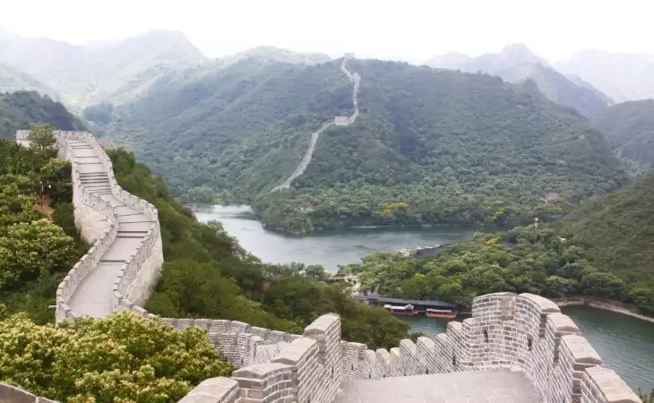 Explore the Huanghuacheng section of the Great Wall