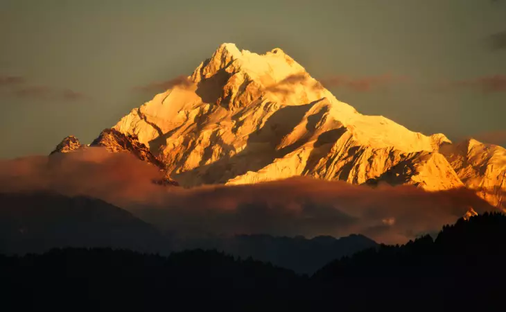 Dawn view of Mighty Kanchenjunga
