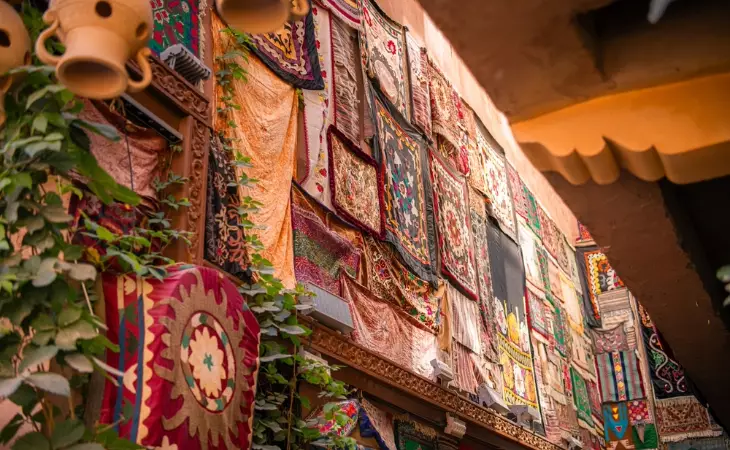 Discover Kashgar's traditional handicrafts