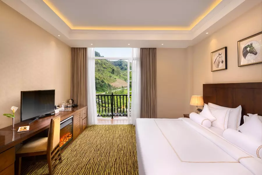 The Golden Ridge Hotel