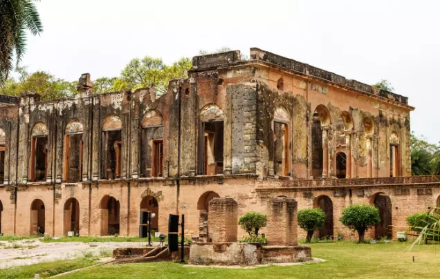 Day 4: Travel to Lucknow
