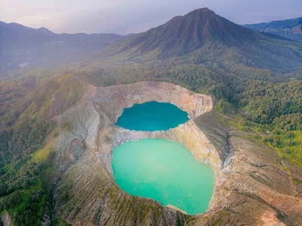 Day 14: Mount Kelimutu