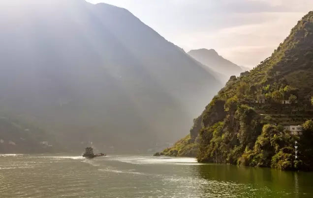 Days 11-12: Yangtze River Cruise