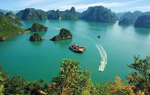 Days 15-16: Cruise Halong Bay